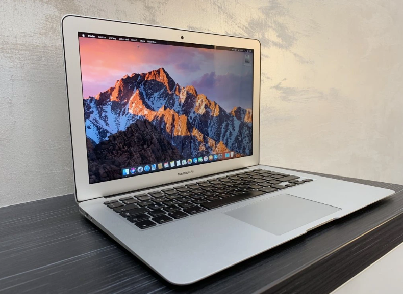 MacBook Air (13-inch, 2017)