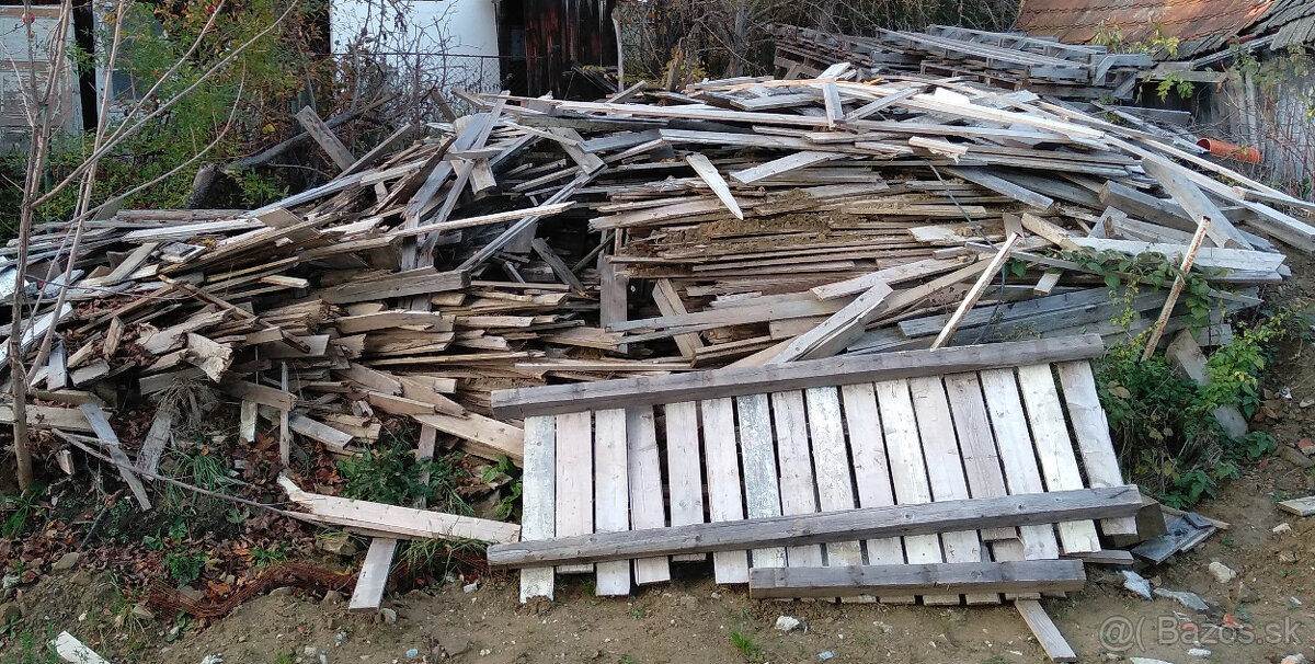 Predám hobľované dosky, krovy a palivové drevo – Námestovo