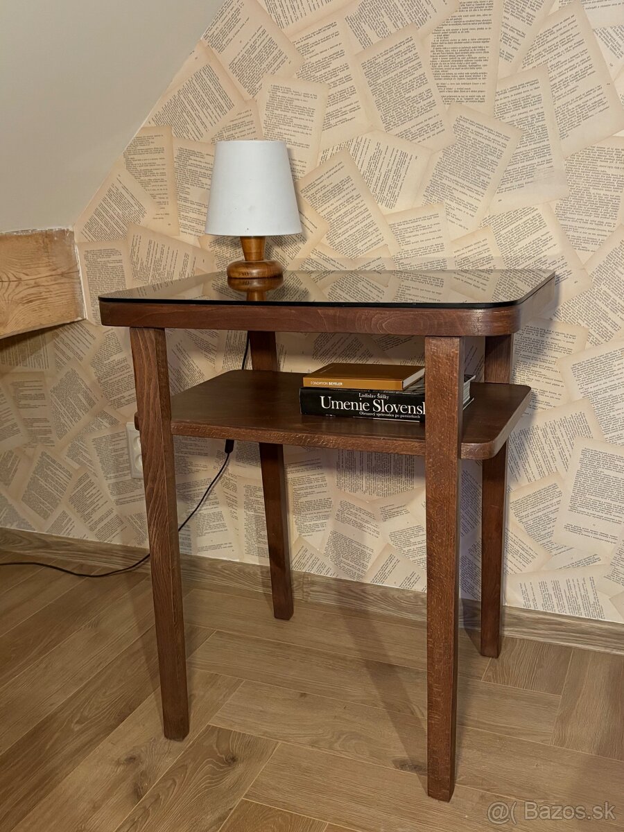 Art deco stolík – zrenovovaný, s tmavým sklom