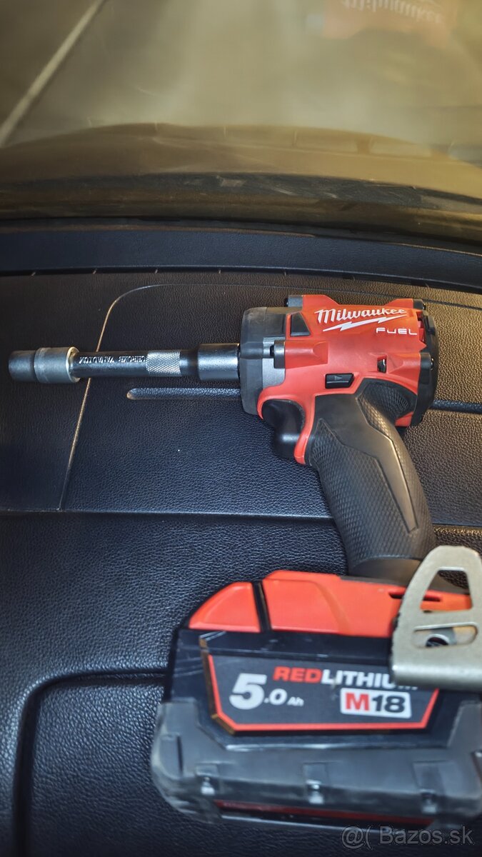 Milwaukee FUEL Razový uťahovak