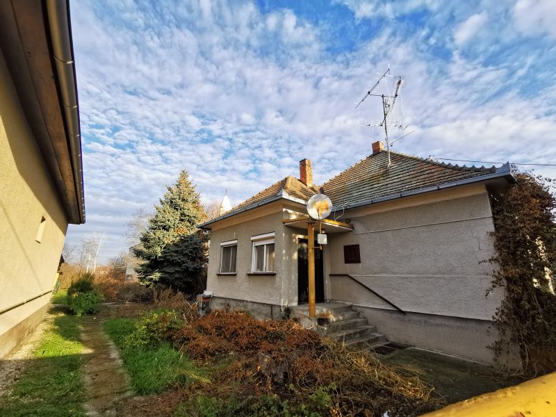 42027-DRAŽBA rodinného domu s veľkým pozemkom, Vrakúň