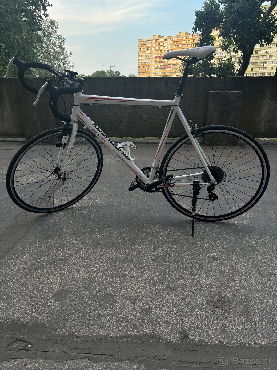 Cestný bicykel M veľkosť rámu