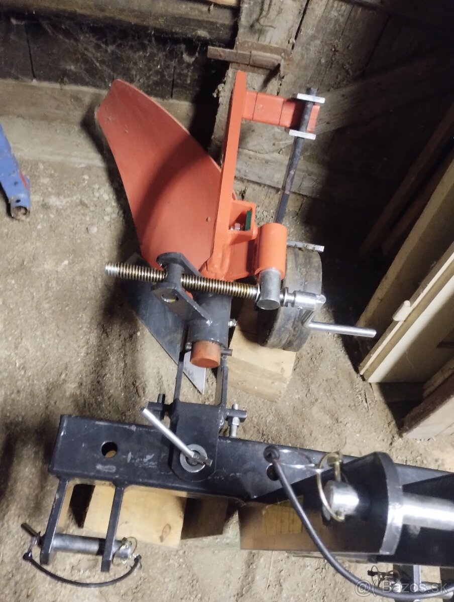Jednoradličný pluh za malotraktor