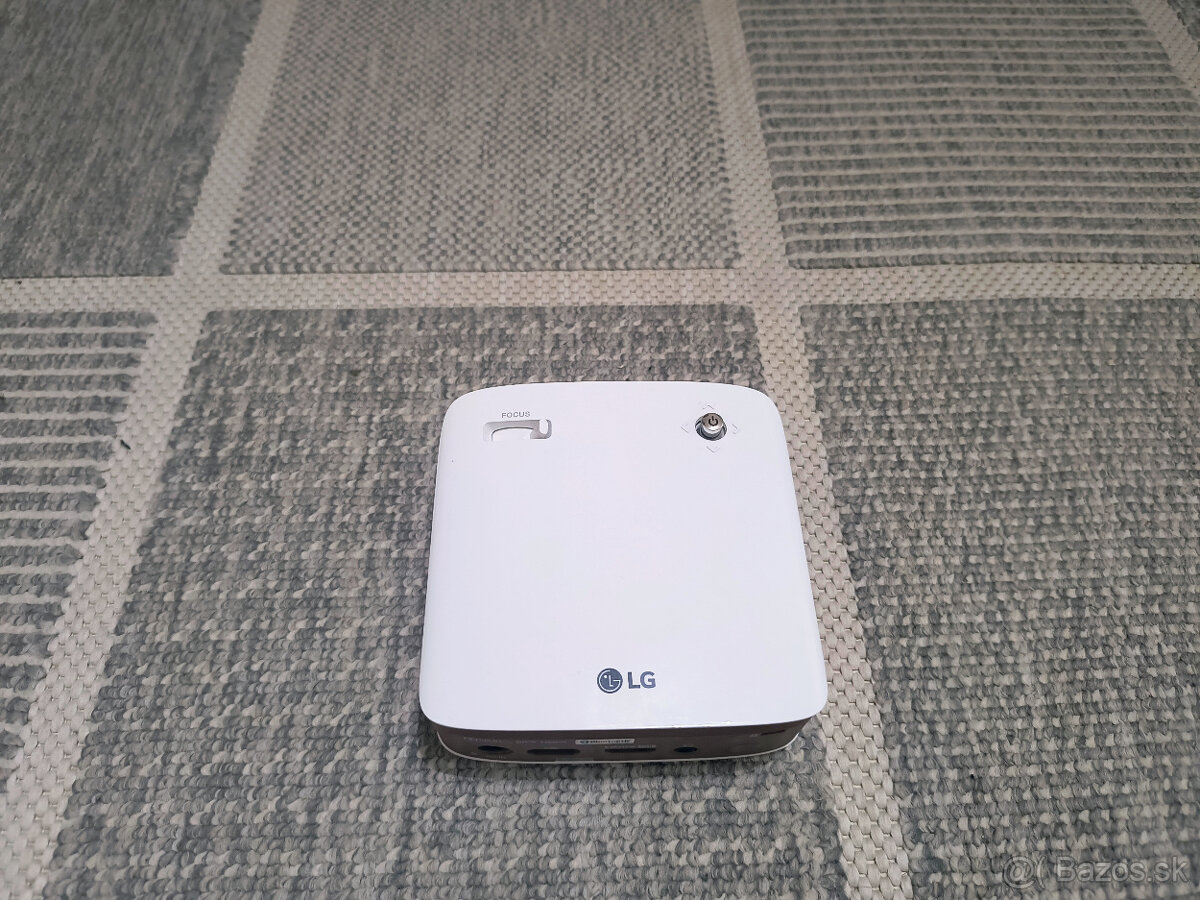 LG HD projektor PH150G