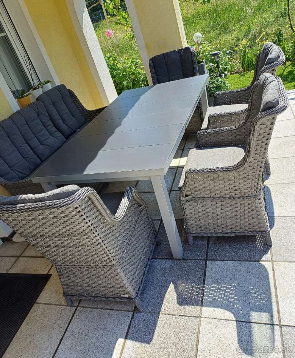 Predám záhradnú zostavu stôl 4 kreslá 3 sed podsedaky
