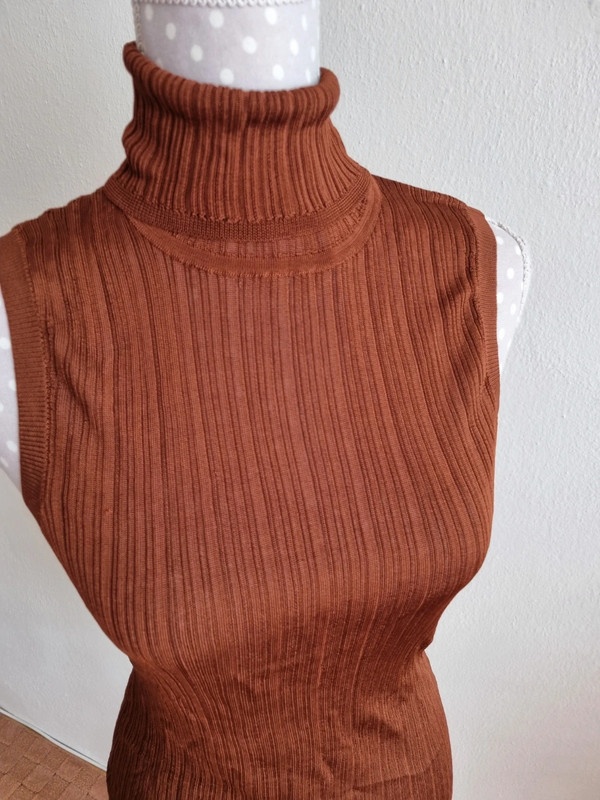 hnedý elastický rolák bez rukávov Karen Millen L-s visačkou