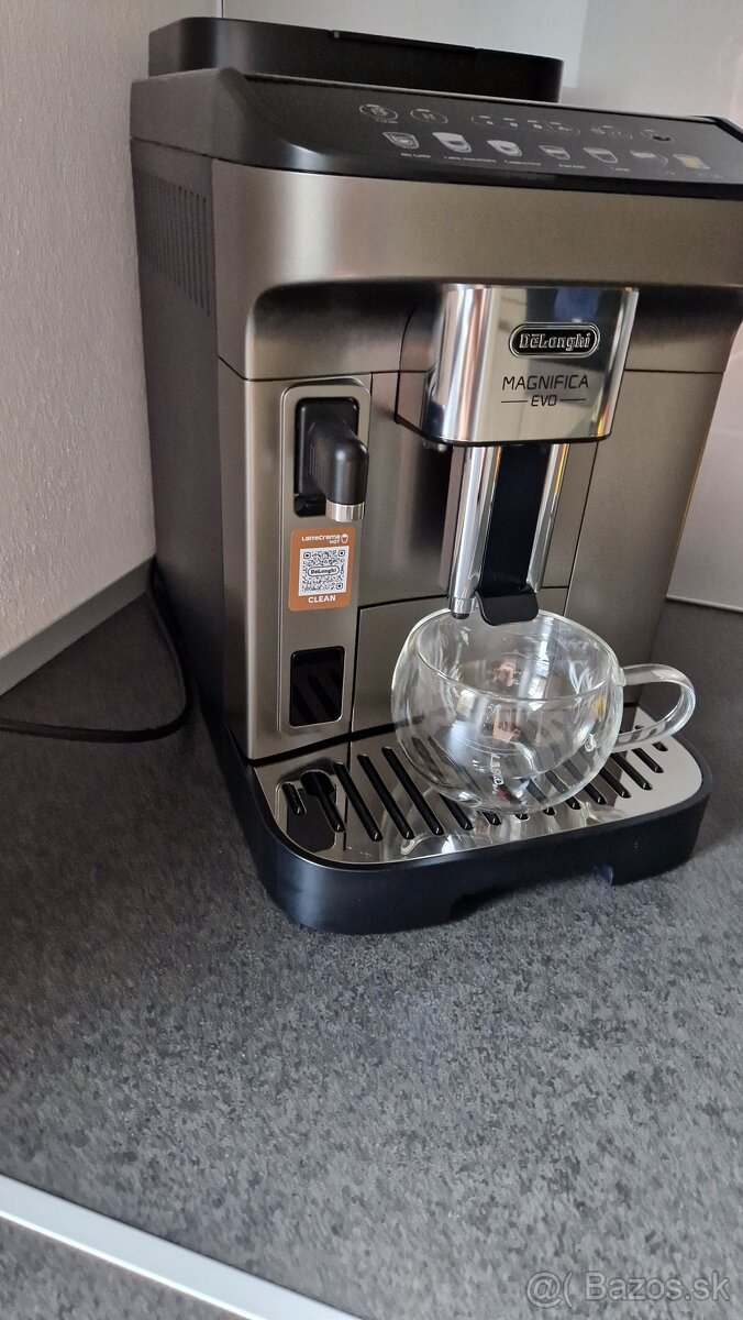 Kávovar delonghi Magnifica Evo