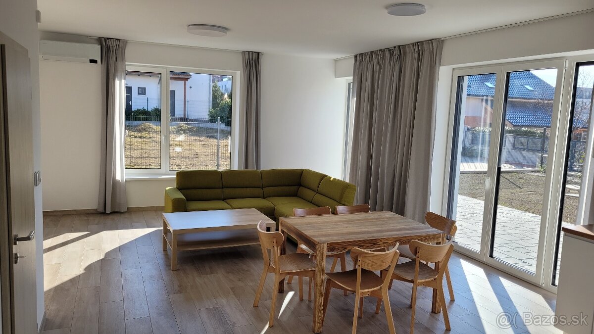 Ponúkame na prenájom 4 izbový byt v rodinnom dvojdome