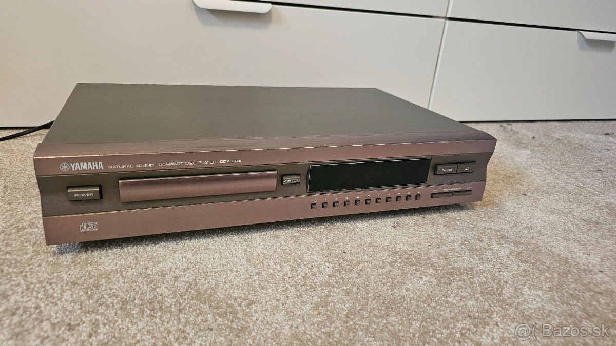 CD prehrávač Yamaha CDX-396