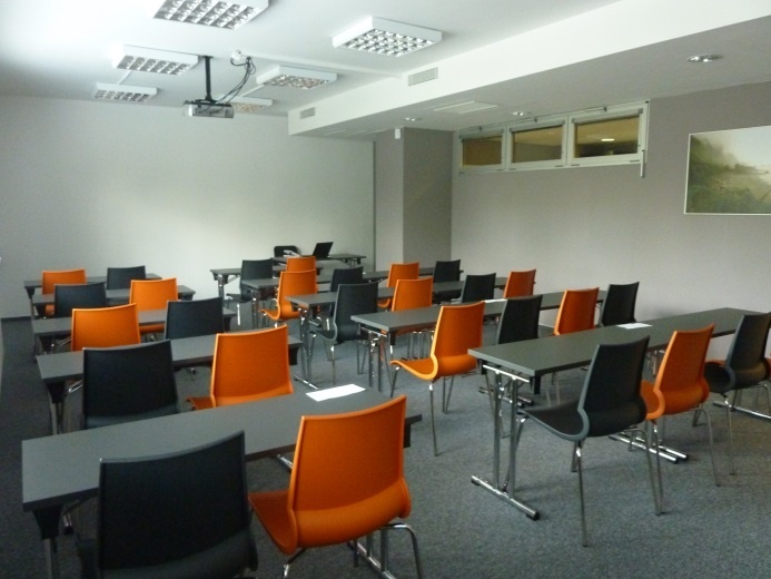 Nábytok zo školiacej učebne