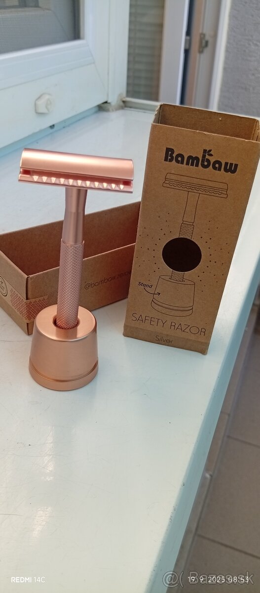 Masážny strojcek holiaci strojcek