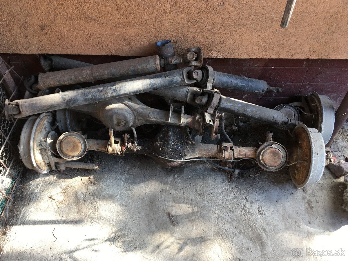 3x náprava Lada Žigula, 2 originál, 1 skracovaná