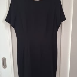 Čierne dámske púzdrové šaty -kokteilky, klasika must have