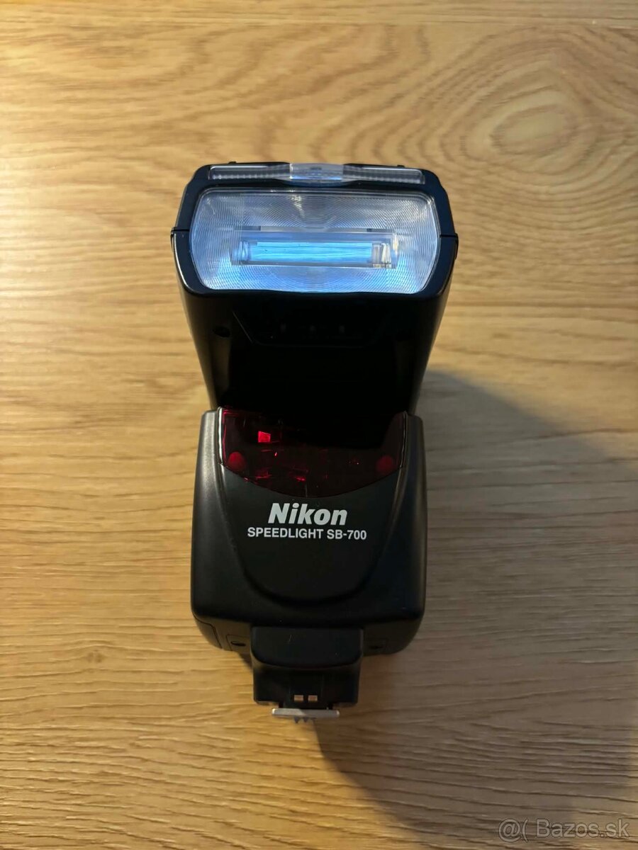 Nikon Speedlight SB-700.