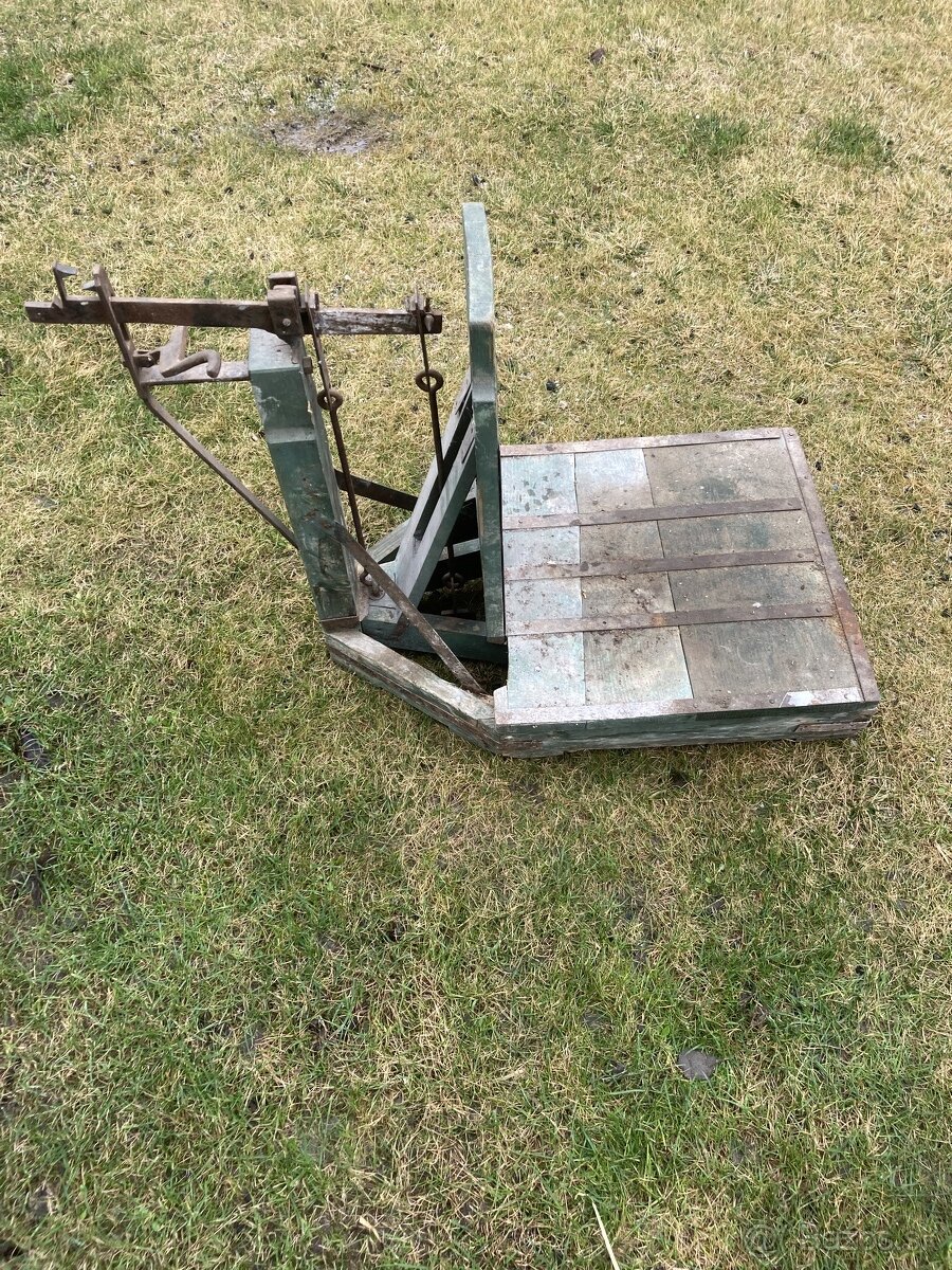 Predám starú drevenú váhu