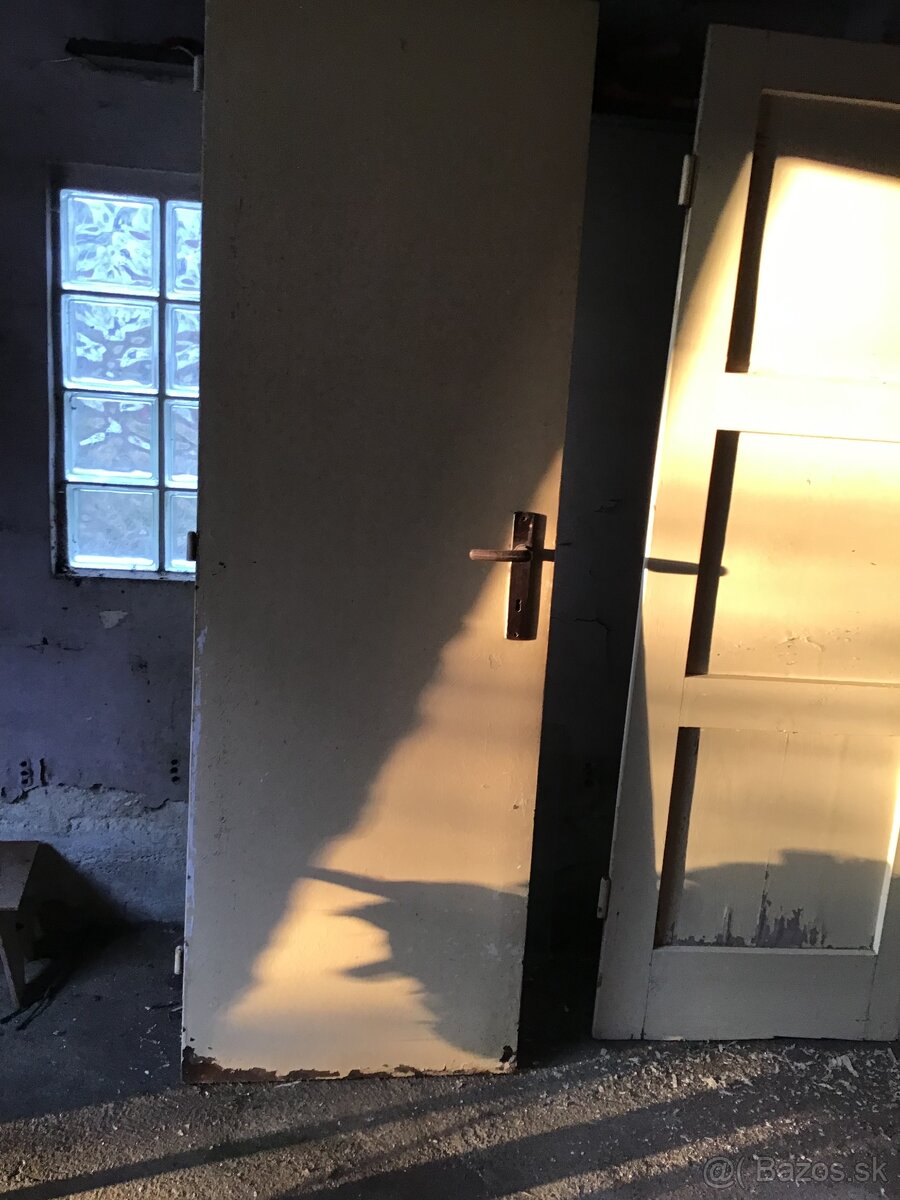 STARé BIELE DVERE AJ VYMENíM