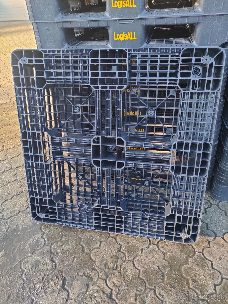 Plastove palety pevne 110x110x15cm