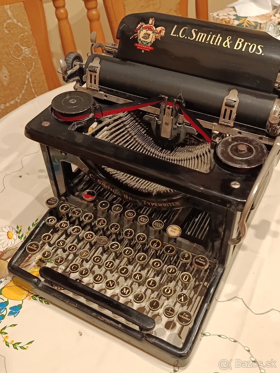Starožitný písací stroj