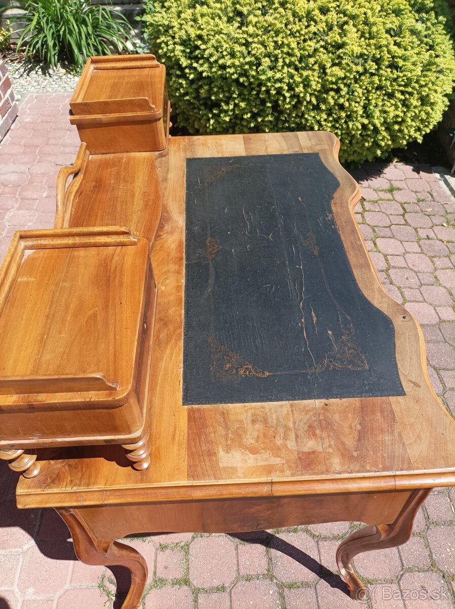 Starožitný písací stolík