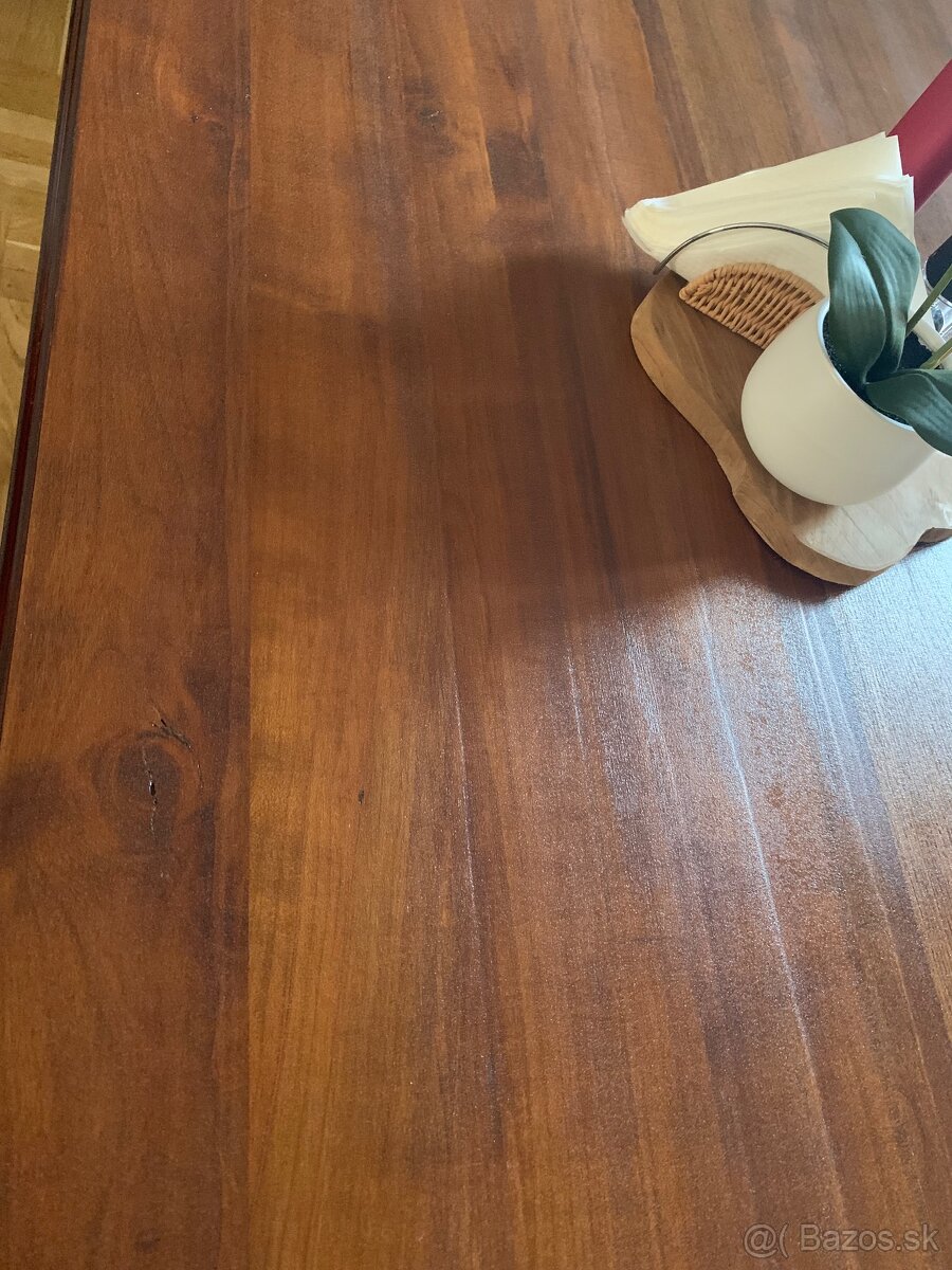 masívny dubový stôl pre 6 osôb