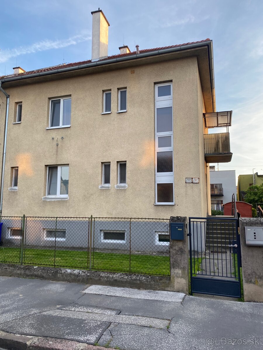 Ponúkam 2 izb. tehlový byt na zámostí v Trenčíne.