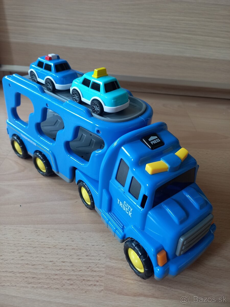 Kamión s autíčkami