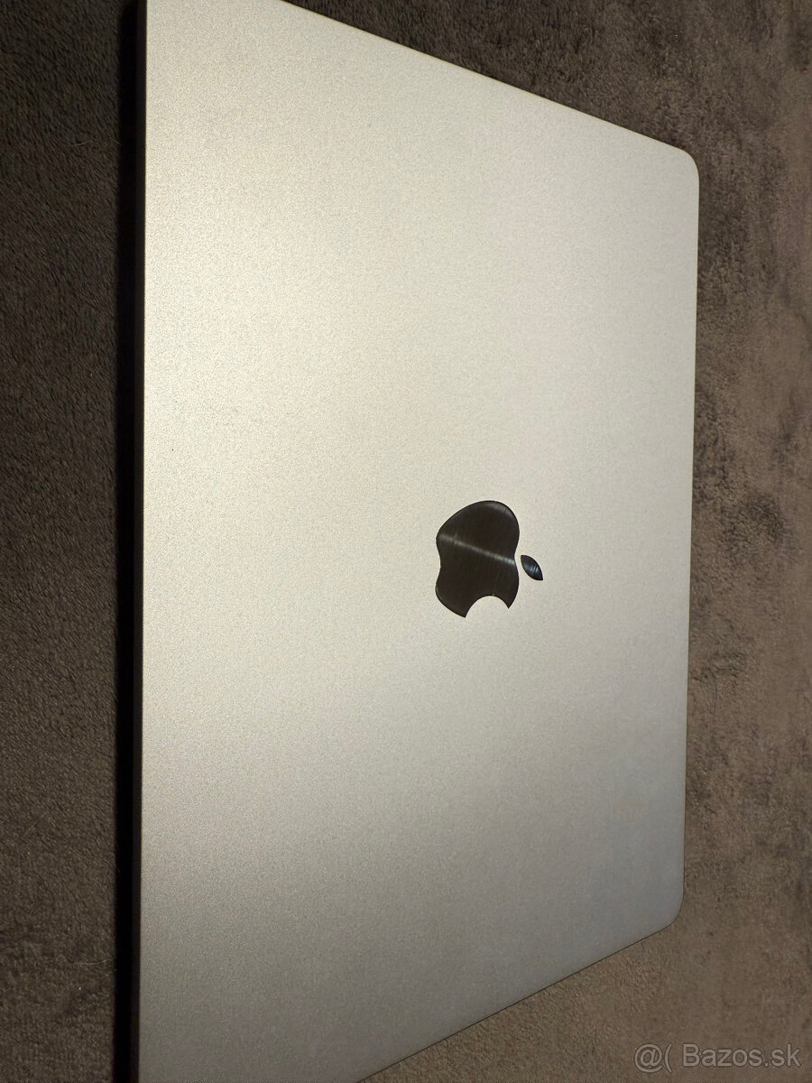 Macbook air m4 13" nebeska modra