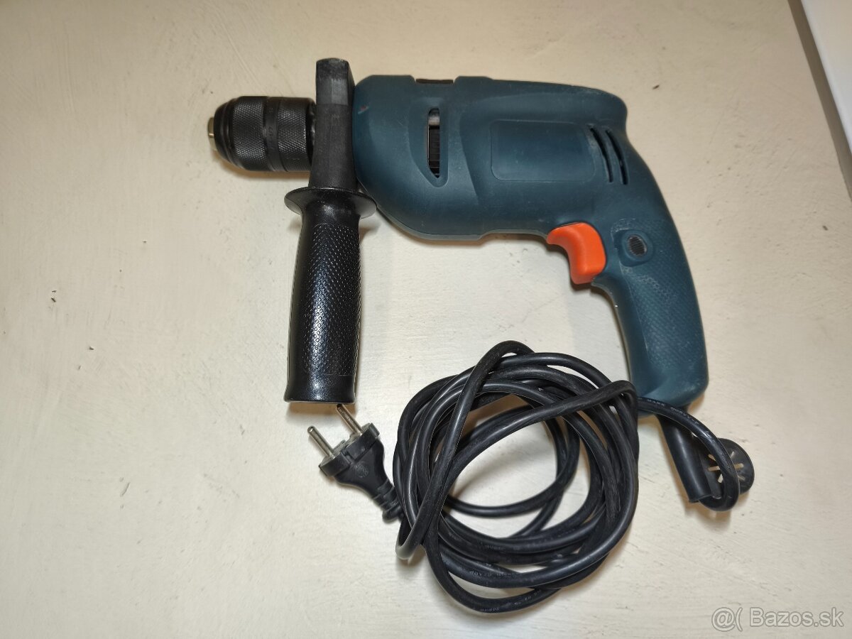 Predám príklepovú vŕtačku Black & Decker 500W
