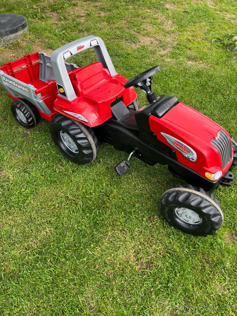 Detský traktor s vlečkou
