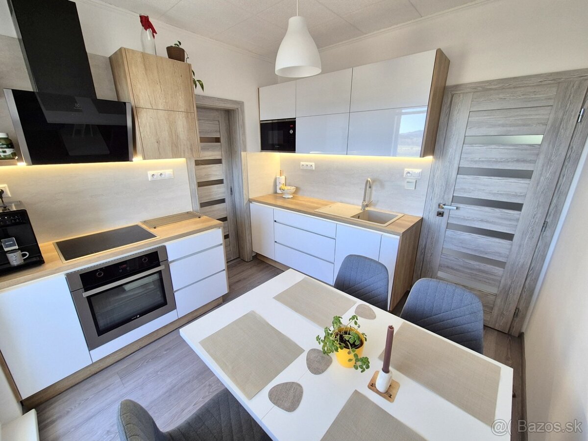 Krásny 3-izbový byt s loggiou / 68 m2 / - Bytča
