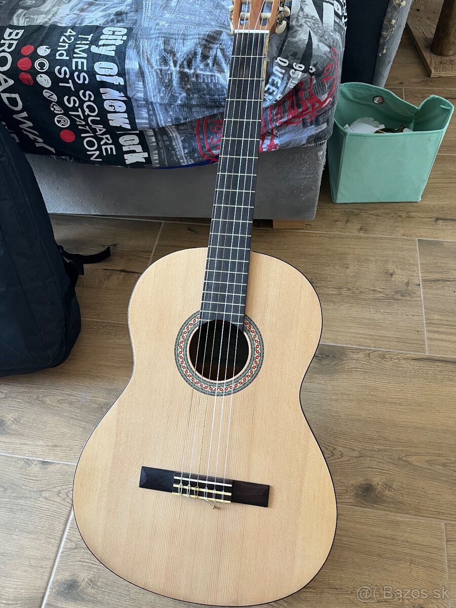 Gitara Yamaha C40M z puzdrom