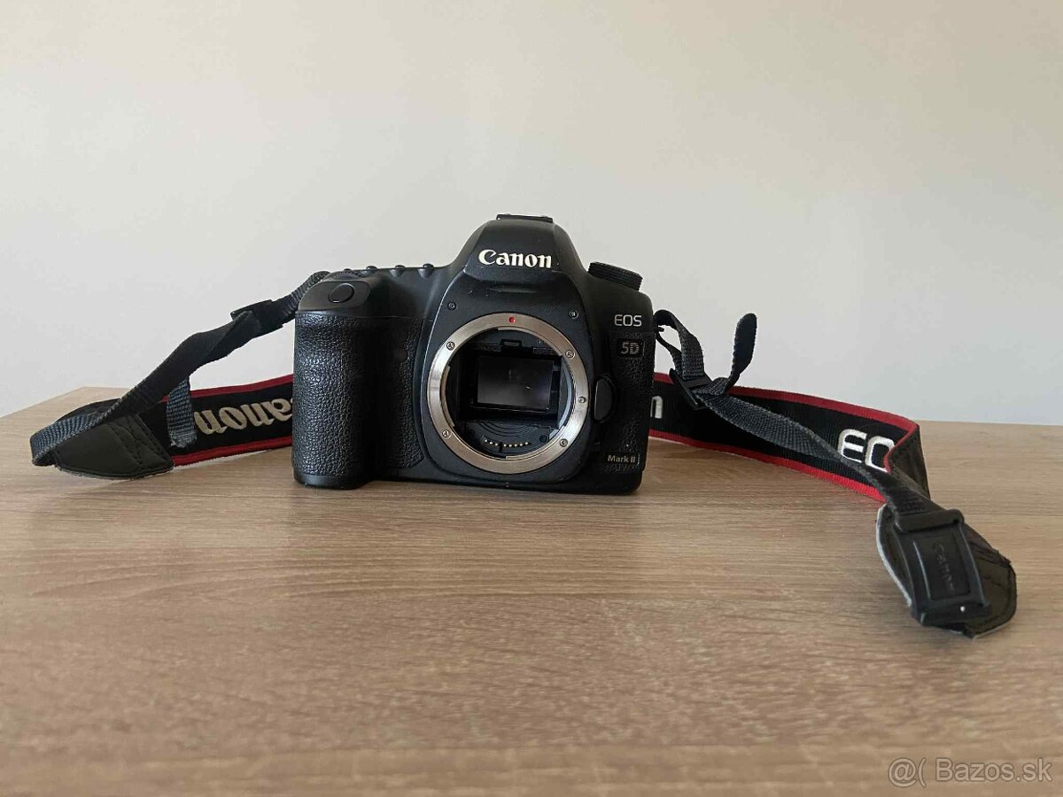 Canon EOS 5D Mark II + blesk Canon Speedlite 550EX