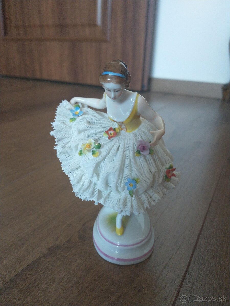 Čipkovaná soška Volkstedt Müller