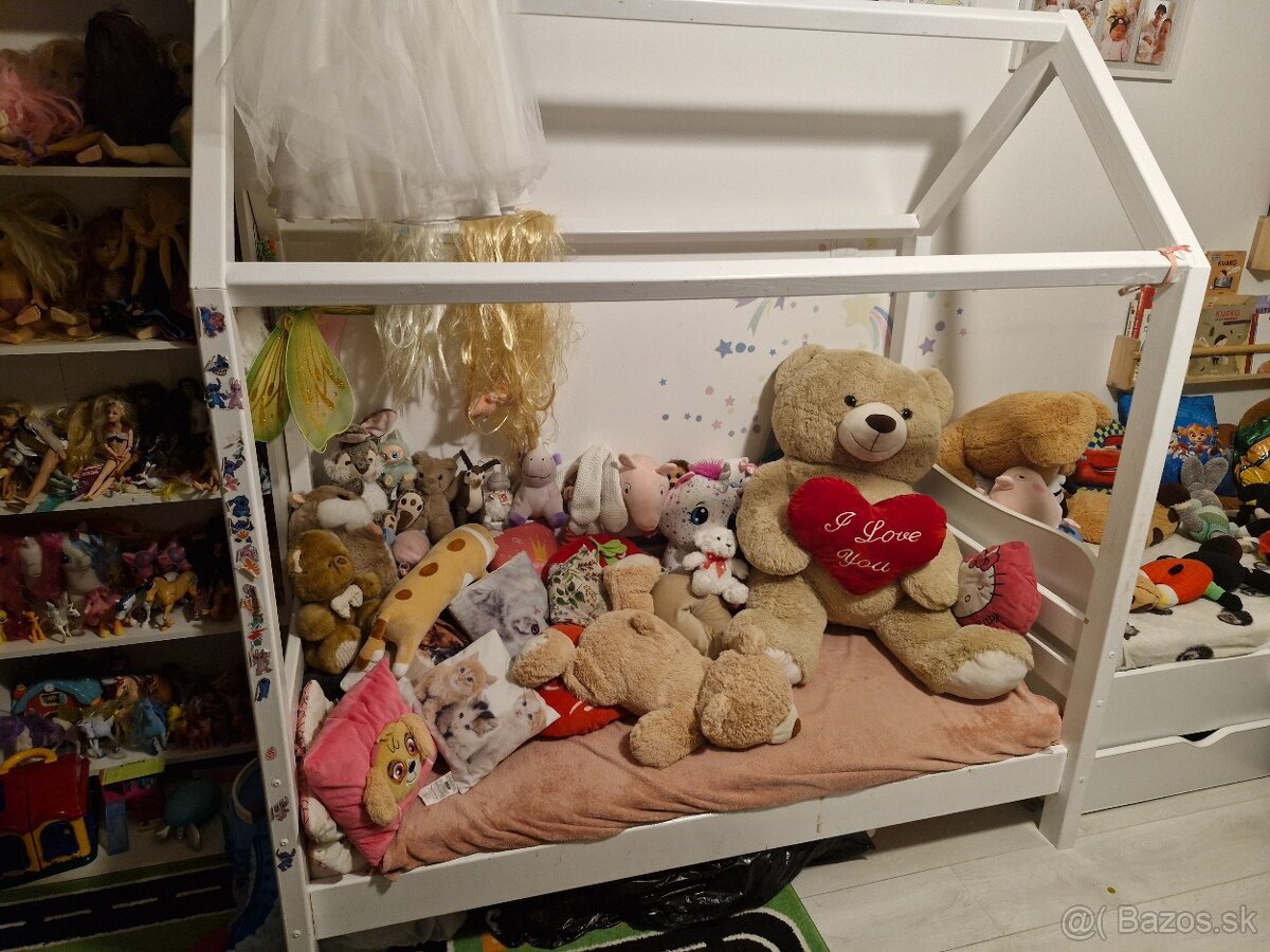 Drevená domčeková posteľ