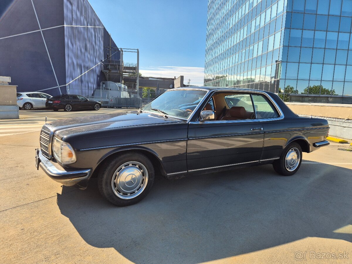 Mercedes-Benz W123 230C