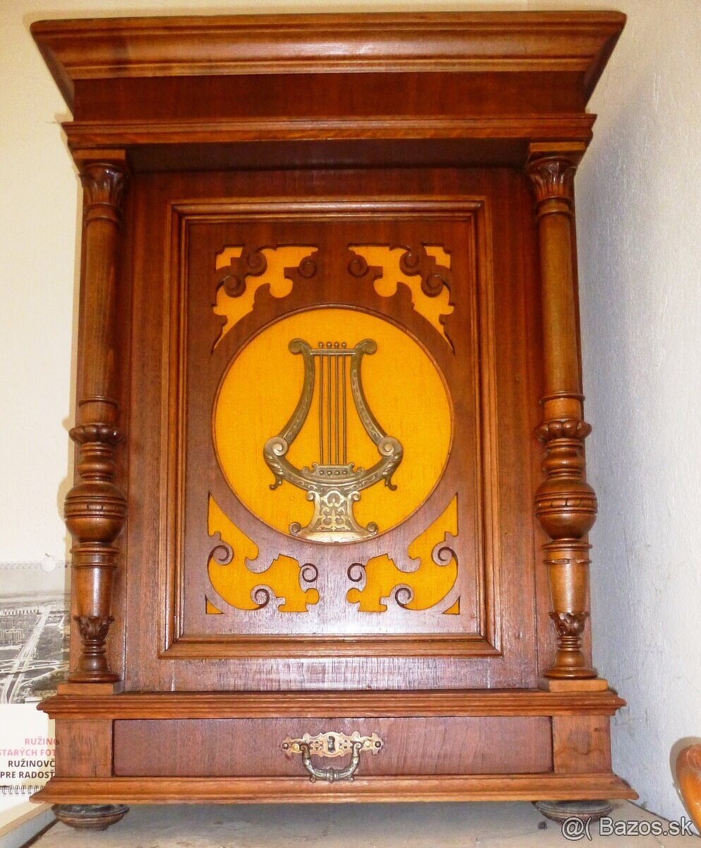 120 ročnú skrinku v štýle Alt deutsch..Pozrite aj iné inzer.