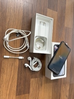 predam iPhone XR 64 GB