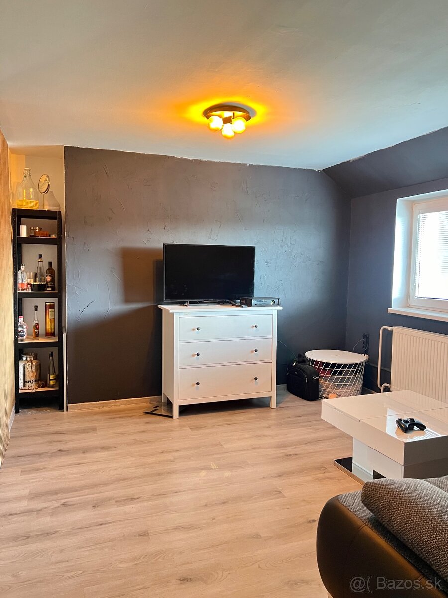 4 izbovy byt / firemný priestor