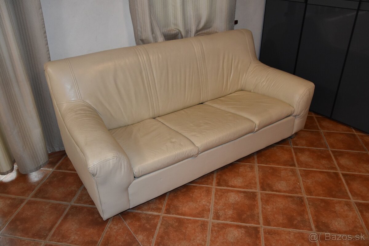 predám KOŽENÝ ROZKLADACÍ GAUČ