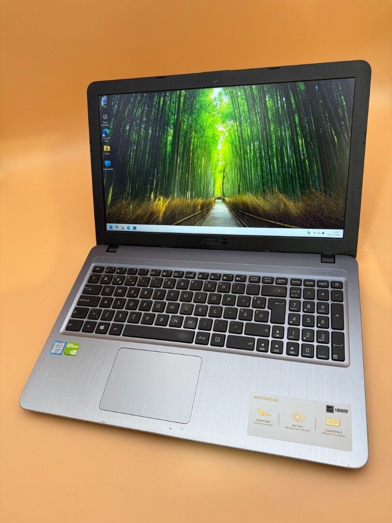Notebook ASUS VivoBook i3-6006U / 16GB RAM / 256GB SSD / FHD