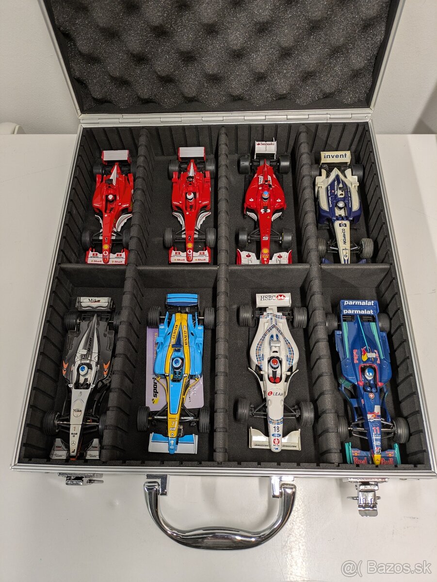 Autíčka 1:32 Carrera Formula 1 na autodráhu