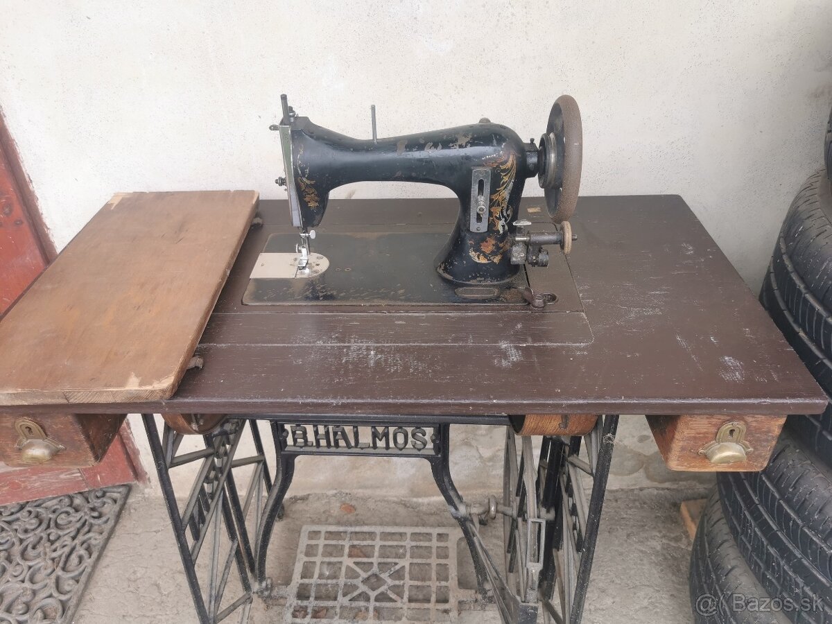 Predám starý šijací stroj zn. BHALMOS.