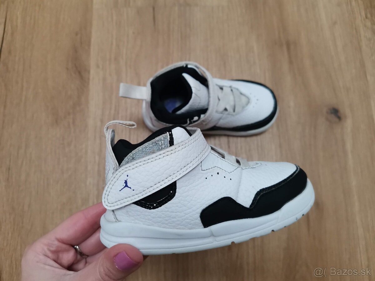 Tenisky Jordan air veľkosť 23,5