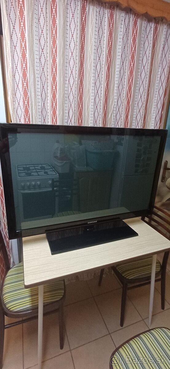 Samsung TV-uhlopriečka 100 cm.