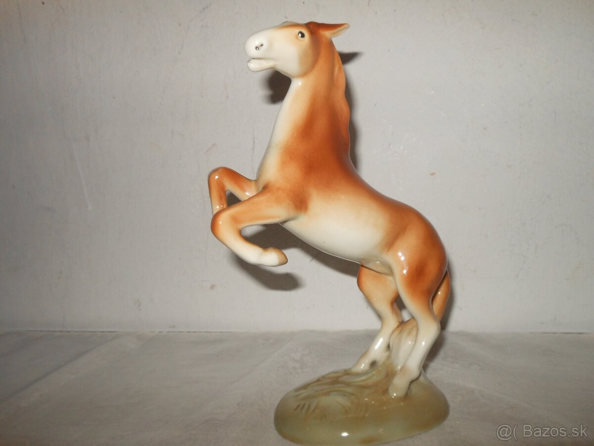 Porcelánový kôň Royal Dux