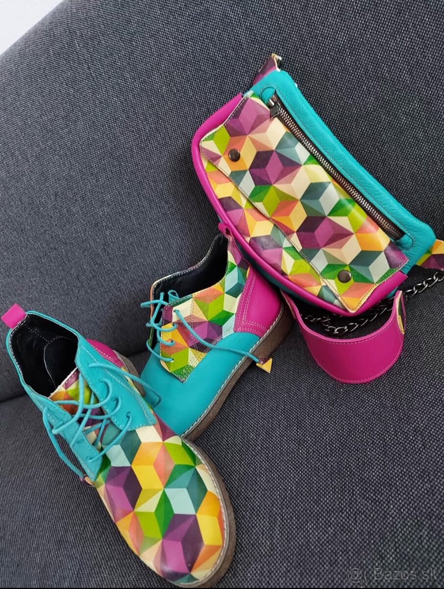 Dámske kožené topánky a ľadvinka