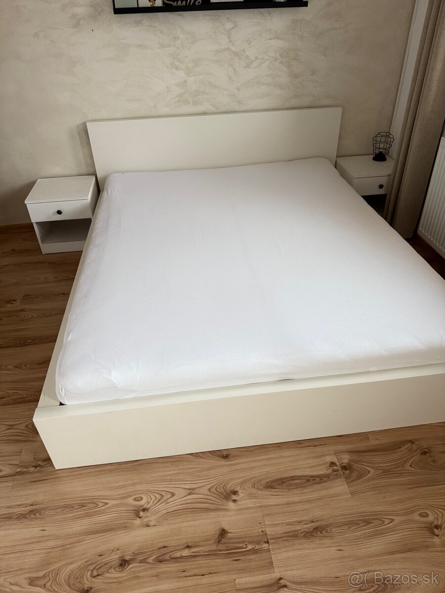 Postel 160 x 200 s nocnym stolikom