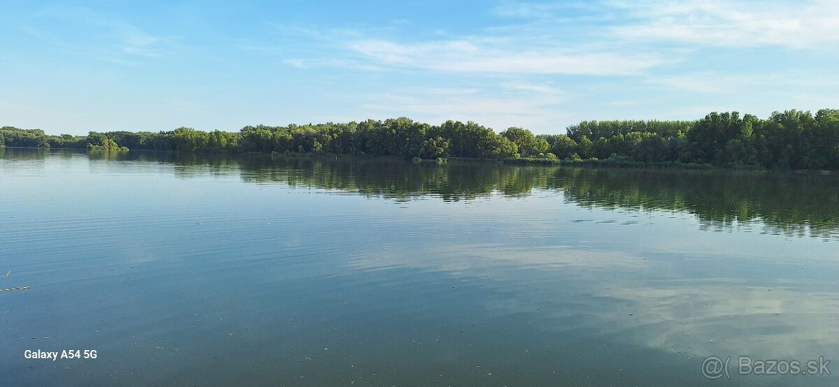 PREDAJ - stavebný pozemok pri vode - Vojka nad Dunajom