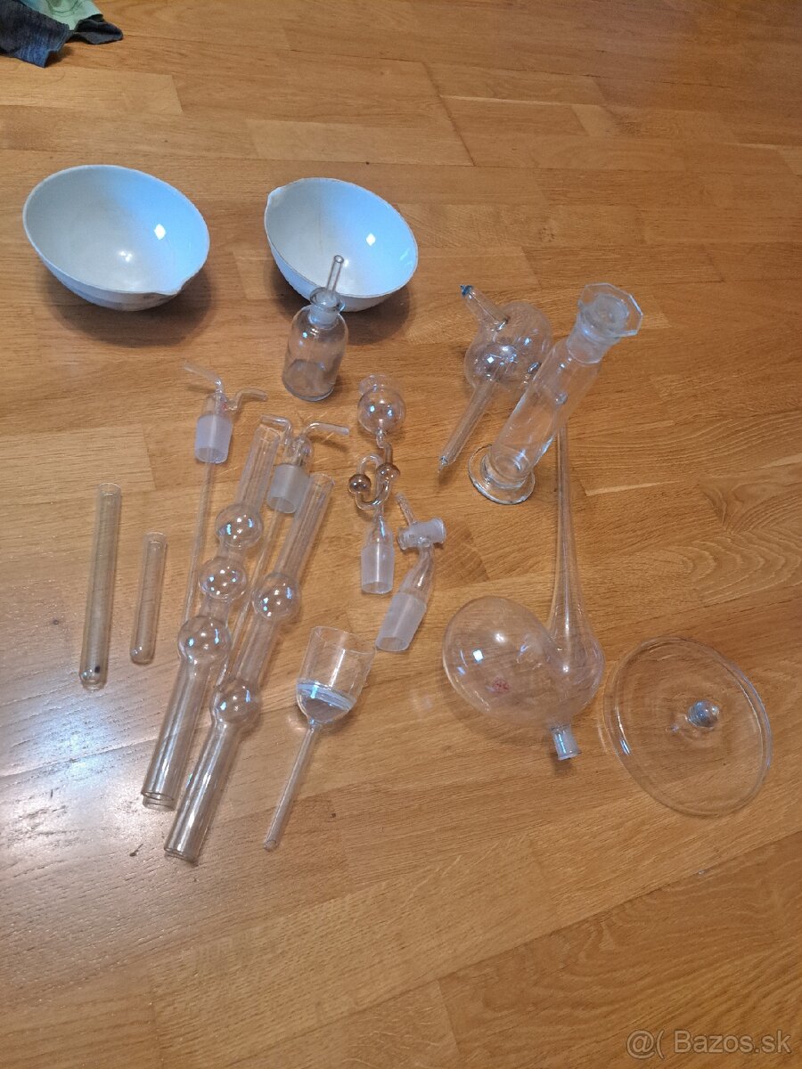 Rôzne laboratórne sklo