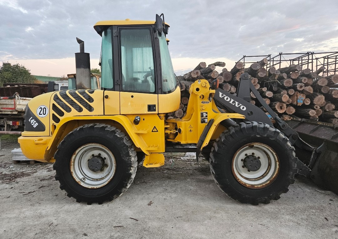 kolesový nakladač VOLVO L45B